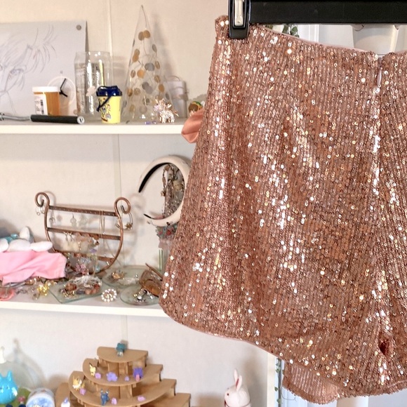 TULAROSA Rose Gold Sequins Skort - Picture 11 of 16